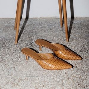 Reformation Cynthia Mule, Size 8.5 in Tan